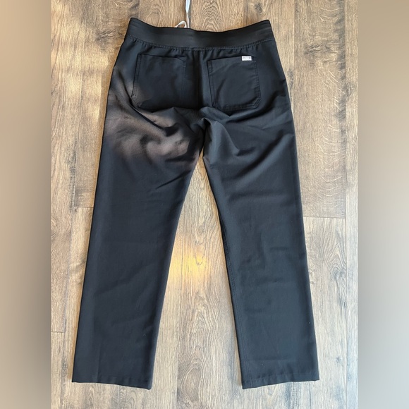 FIGS Women’s Scrub Set Black Size Medium Top Straight Leg Pant Nurse Scrubs - Picture 7 of 8